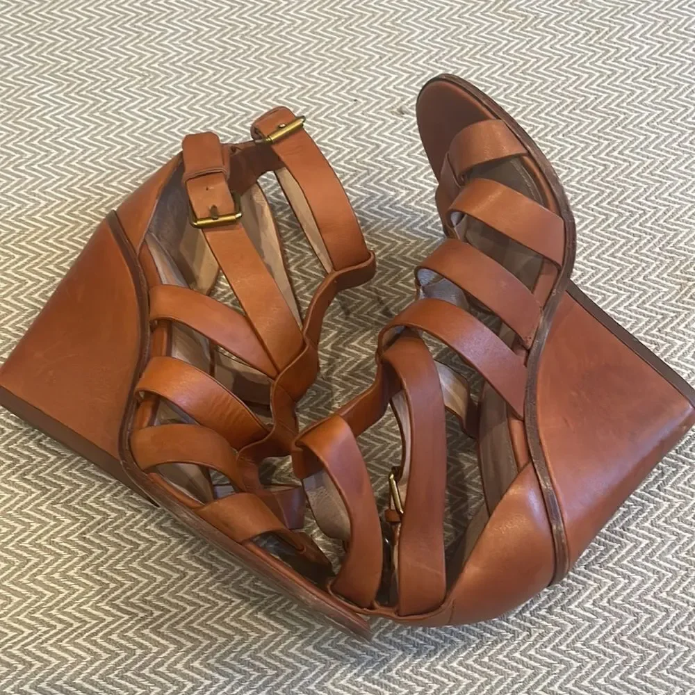 Pour la Victorio Cecile Wedge Heels Size 9